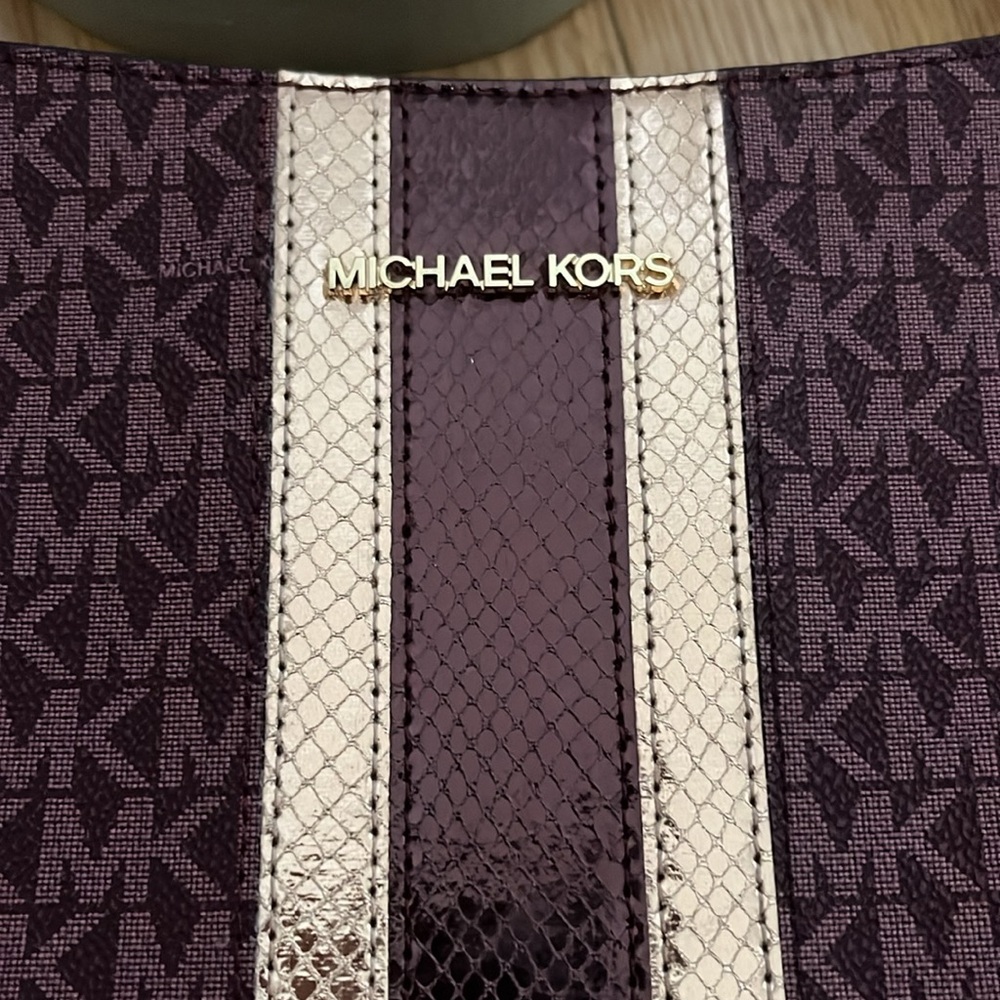 Michael Kors Burgundy and Beige Signature Crossbody Bag NWOT - Picture 7 of 16